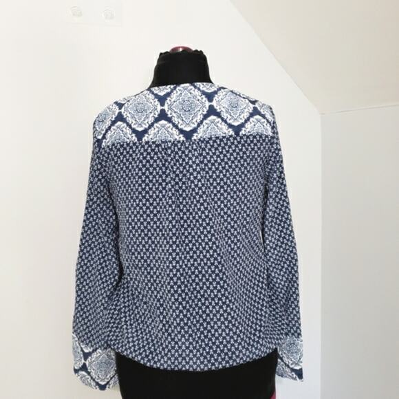 Knox Rose Blue Geometric Faux Wrap Wide Bell Sleeve Tie Front Top Medium - Picture 3 of 12